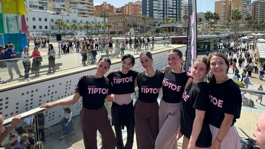 Alumnas de Linēa Danza en el festival TIP TOE en Málaga junto al evento de Lucía Lacarra